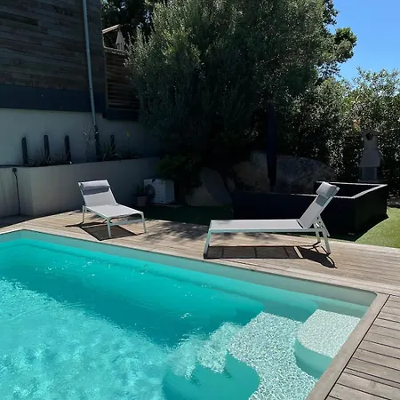 A Pinarello 9 Pers Piscine Chauffee 5 Min Sainte-Lucie de Porto-Vecchio